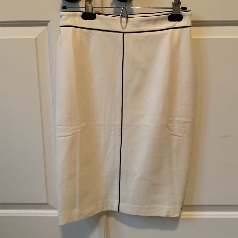 NWT White House Black Market Ponte Ecru skirt